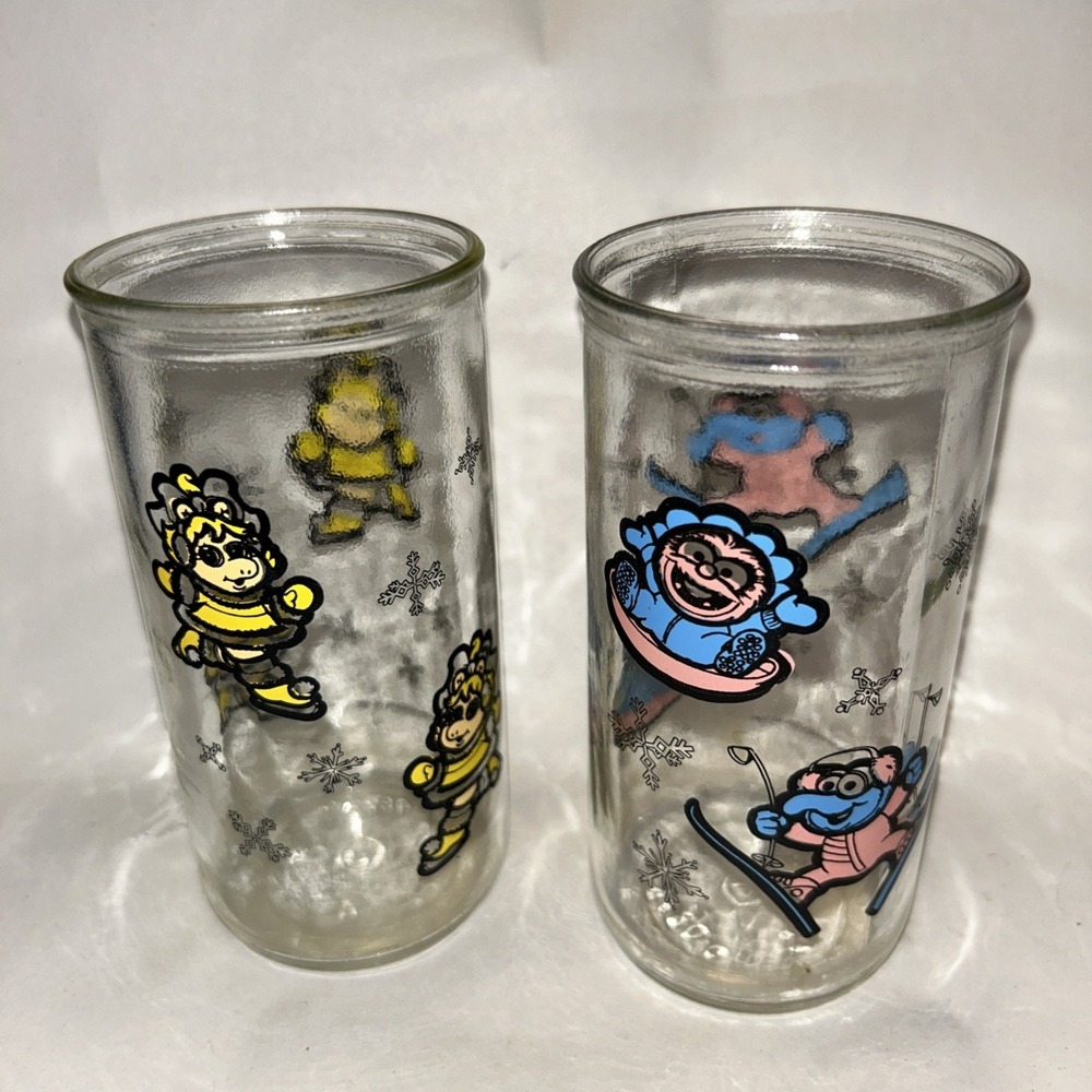 Vintage Muppet Babies Glasses, Miss Piggy  and Gonzo Playing in Snow 1980's